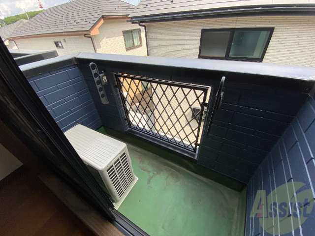 バルコニー　バルコニーは幅があり、広い印象を受けました。