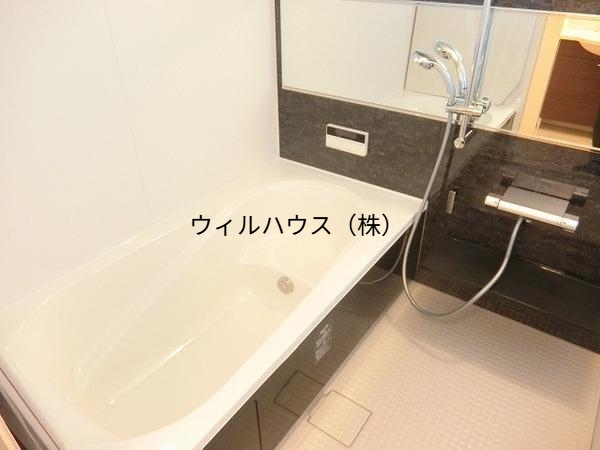 バス・シャワールーム　浴室乾燥機、追焚機能付の広々バスルーム！