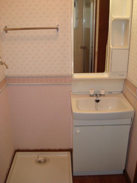 洗面設備　洗面スペースも広々しています