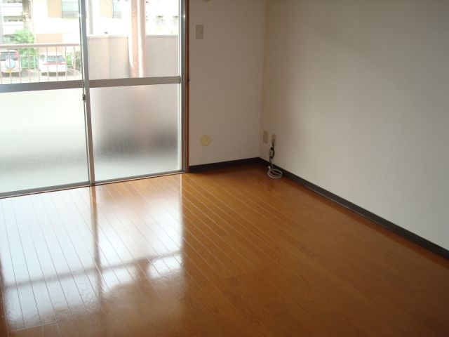 居室・リビング　日当りの良い寝室です