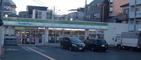 コンビニ　ファミリーマート 田辺店（コンビニ）まで1090m