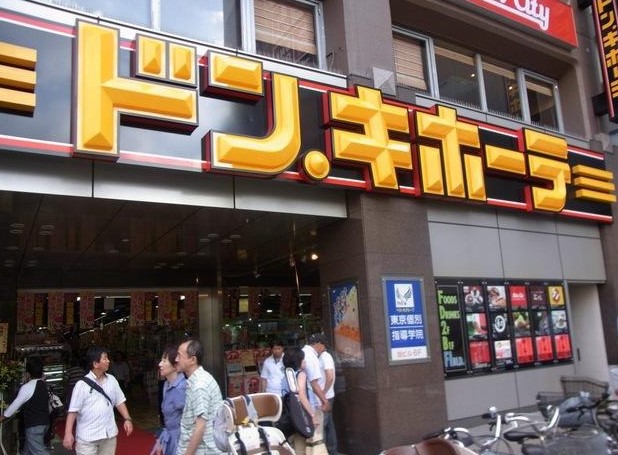 コンビニ　ファミリーマート（コンビニ）まで712m