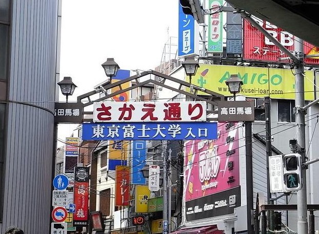 コンビニ　ファミリーマート（コンビニ）まで807m