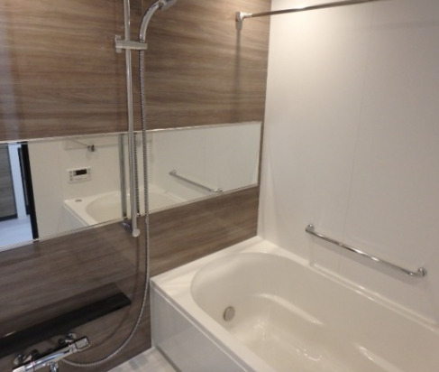 バス・シャワールーム　※別部屋の参考写真です。