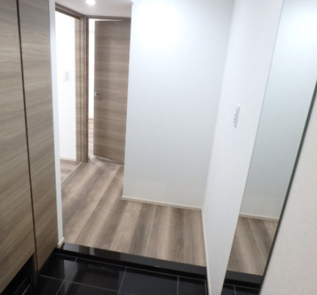 玄関　※別部屋の参考写真です。