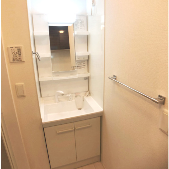 洗面設備　参考写真（当建物別部屋のものです）