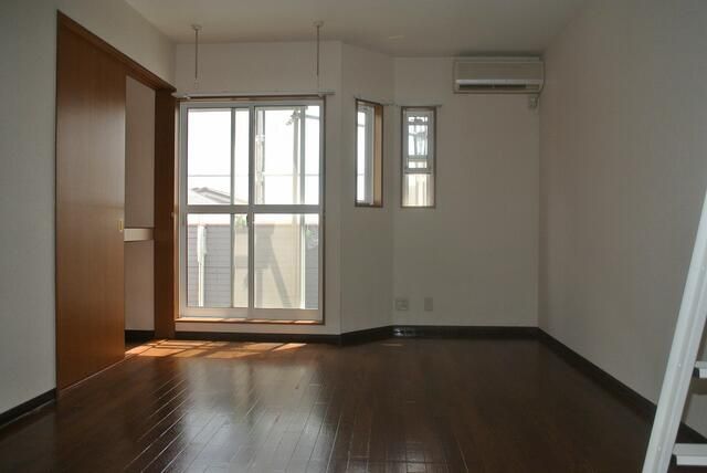 居室・リビング　別号室参考写真