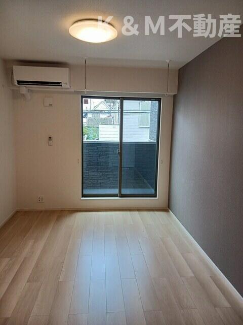 居室・リビング　こちらのリビングで趣味の時間をお楽しみください