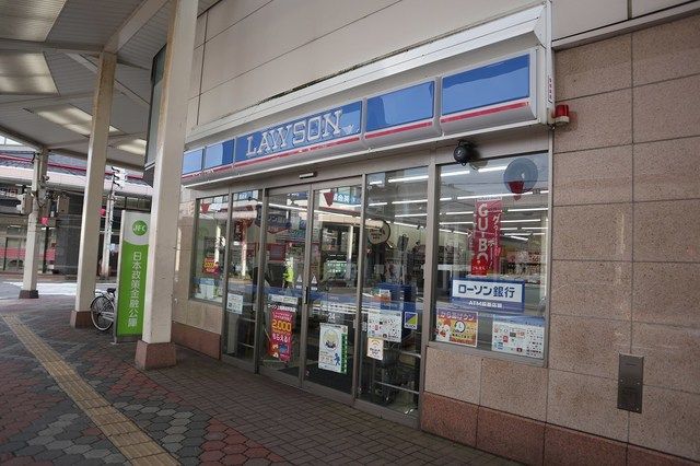 コンビニ　ローソン上越高田駅前店（コンビニ）まで750m