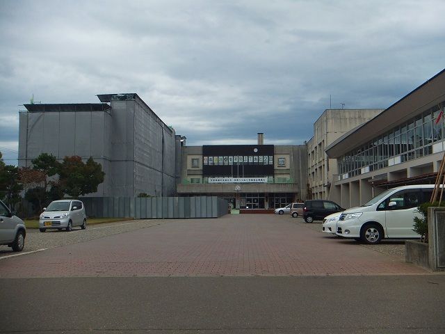 中学校　城東中学校（中学校）まで1900m