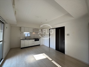 居室・リビング　カーサ松崎町　リビング