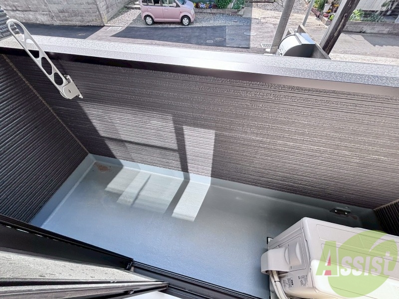 バルコニー　このバルコニースペースは洗濯物も問題なく干せそうですね。