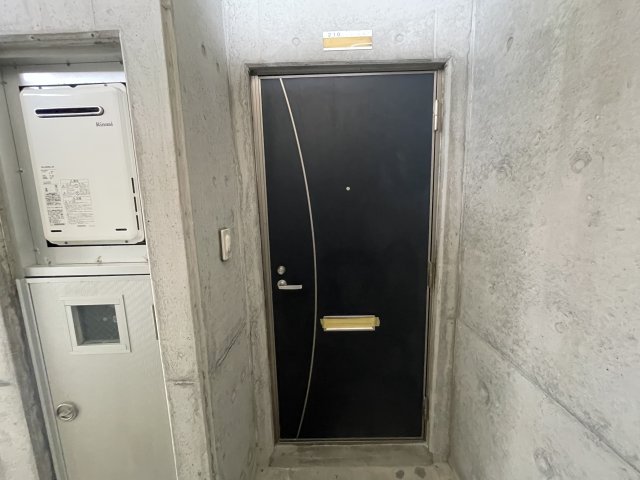 玄関　奥の角部屋☆