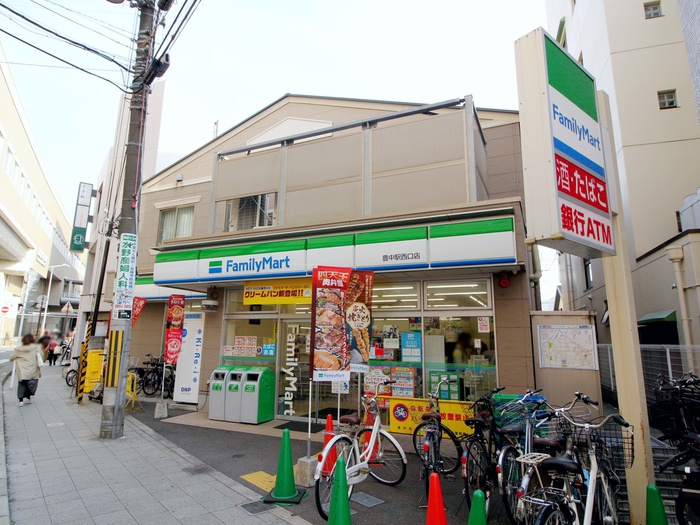 コンビニ　ファミリーマート豊中駅西口店（コンビニ）まで74m