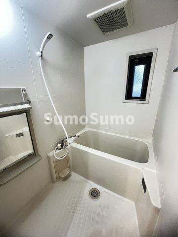 バス・シャワールーム　コンパクトで使いやすいお風呂です