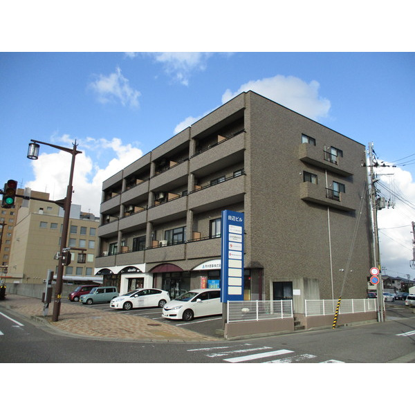 建物外観　１階・２階テナント