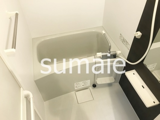 バス・シャワールーム　バスルーム。