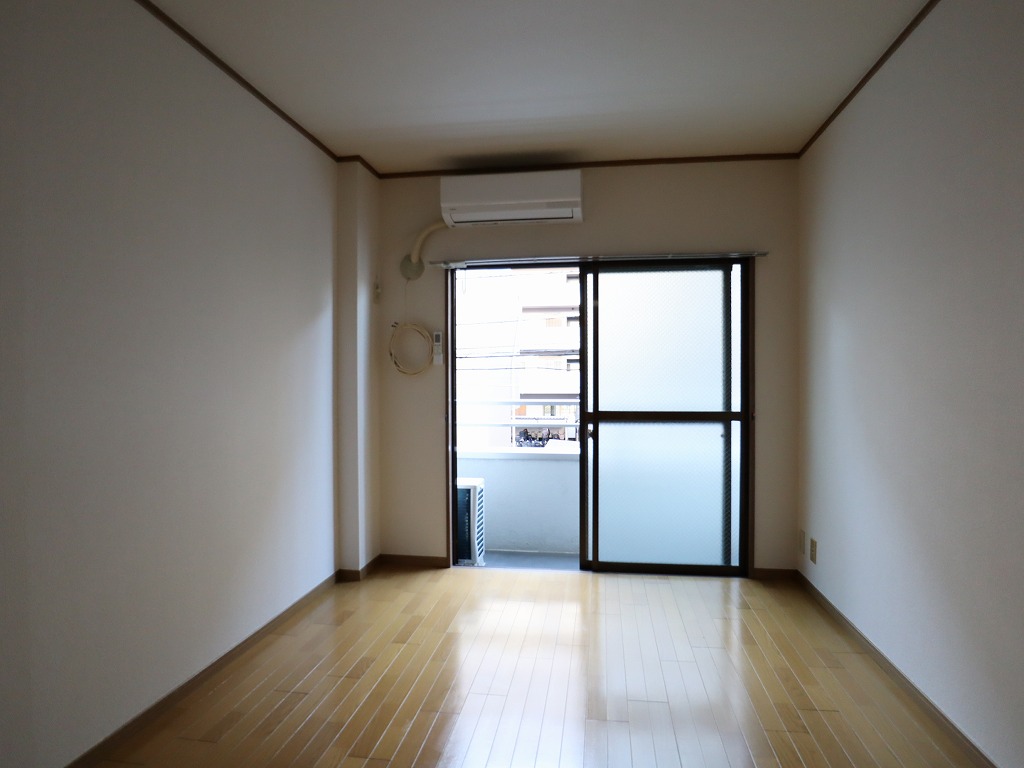 居室・リビング　日当り良好な南東向き