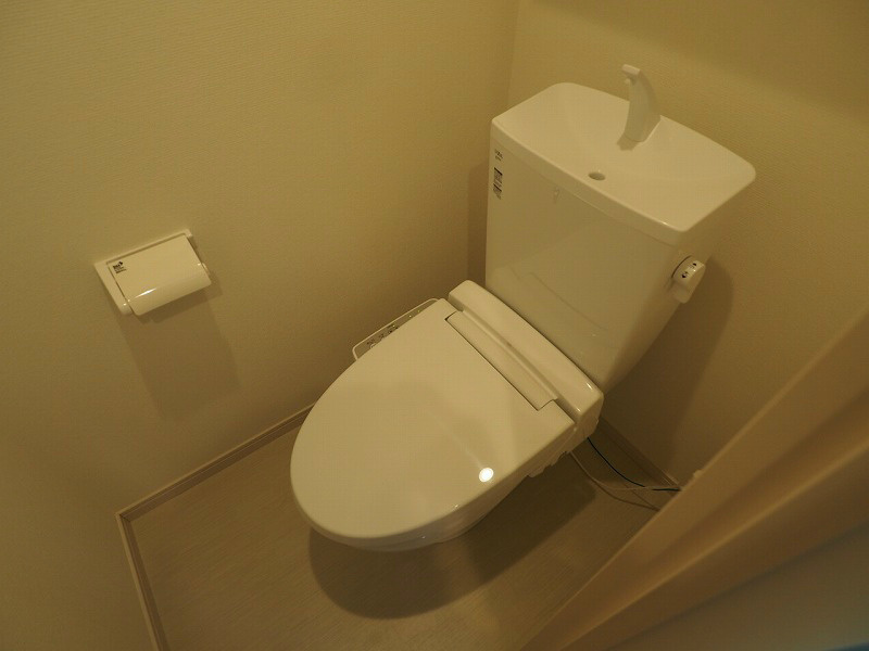 トイレ　温水洗浄機能付きのトイレ