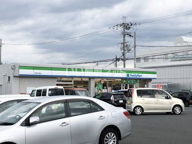 コンビニ　ファミリーマート 天理井戸堂店（コンビニ）まで724m