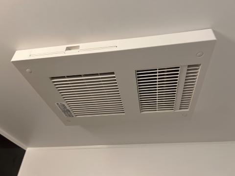 バス・シャワールーム　浴室乾燥機