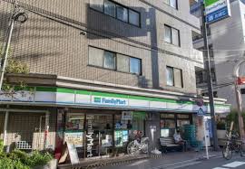 コンビニ　ファミリーマート（コンビニ）まで29m