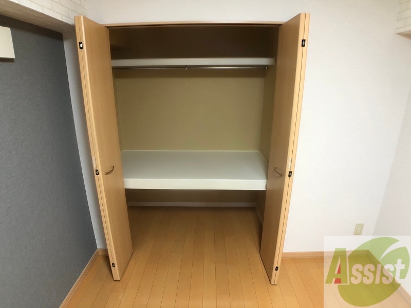 収納　クローゼットは奥行きもあり、荷物が多い方でも安心です。