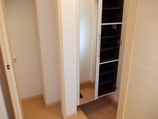 玄関　落ち着いた玄関です