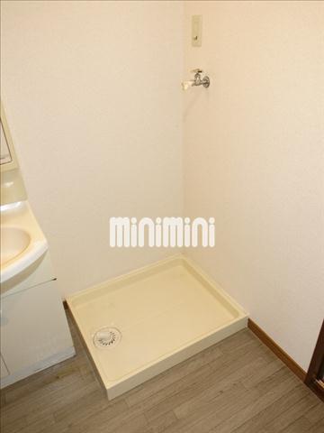 その他設備　洗濯機置き場は室内にありますよ。