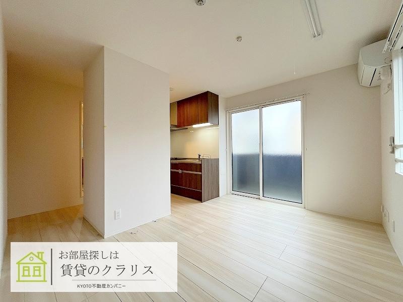 メゾン・ソネット二条新町の居間写真