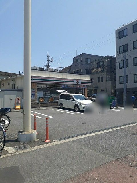 コンビニ　セブンイレブン（コンビニ）まで154m