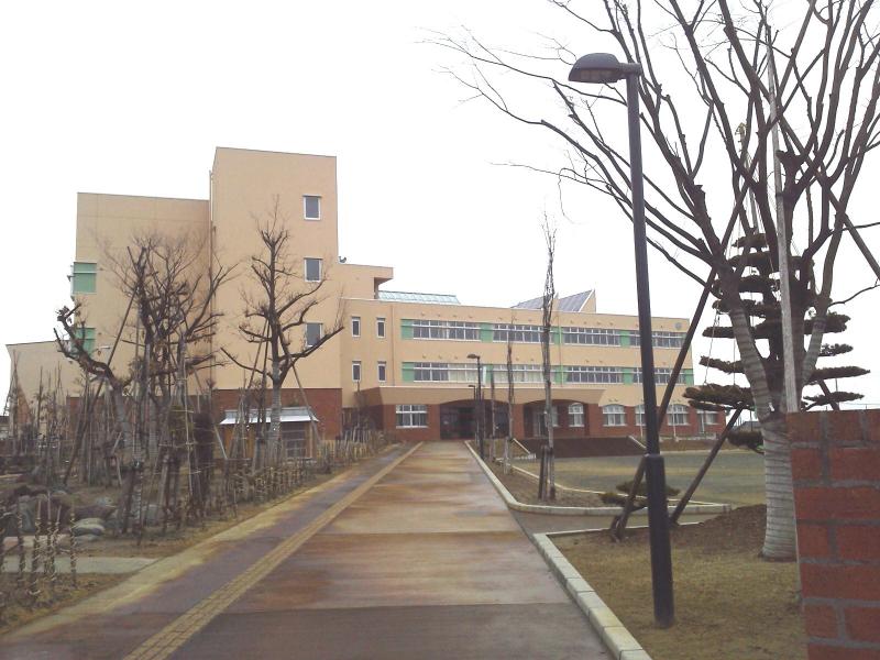 小学校　三条市立裏館小学校（小学校）まで477m