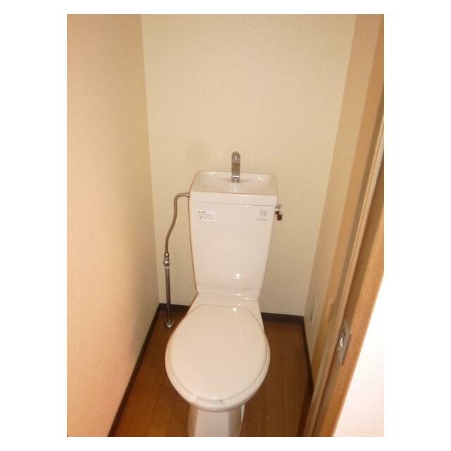 トイレ　清潔感あるトイレルーム