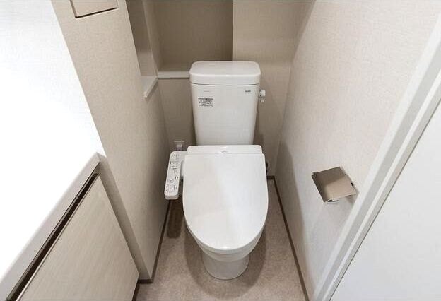 トイレ　温水洗浄便座付きです