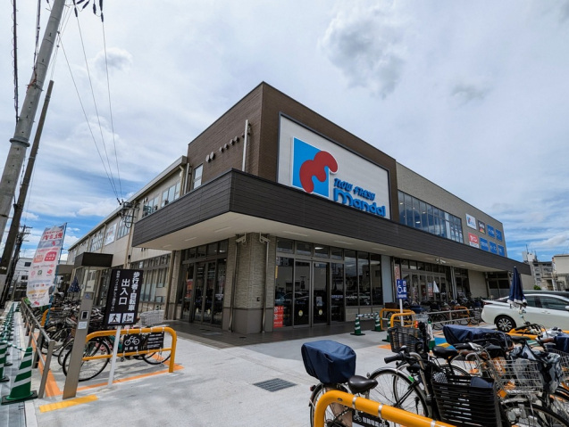 スーパー　万代巽南店（スーパー）まで831m