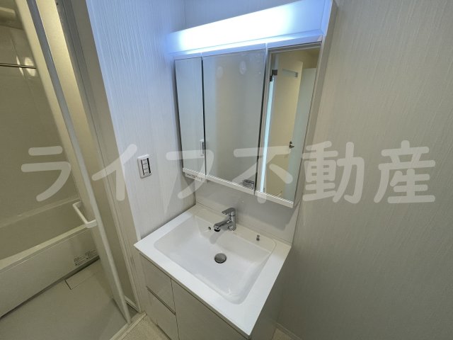 洗面設備　使いやすい独立洗面台です