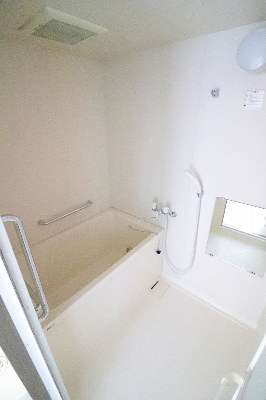 バス・シャワールーム　※同物件、別部屋の写真です。
