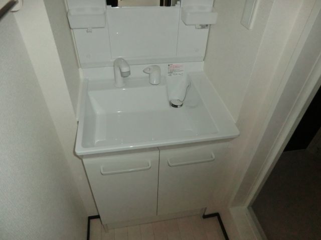 洗面設備　☆シャワー水栓型洗面台付き。☆
