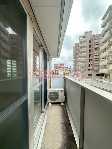 バルコニー　外からの目が気にならないバルコニーで洗濯物が干せます