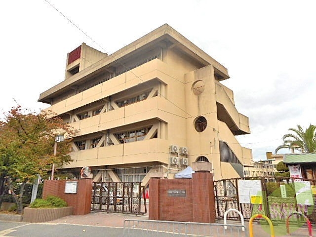 小学校　千里第二小学校（小学校）まで299m