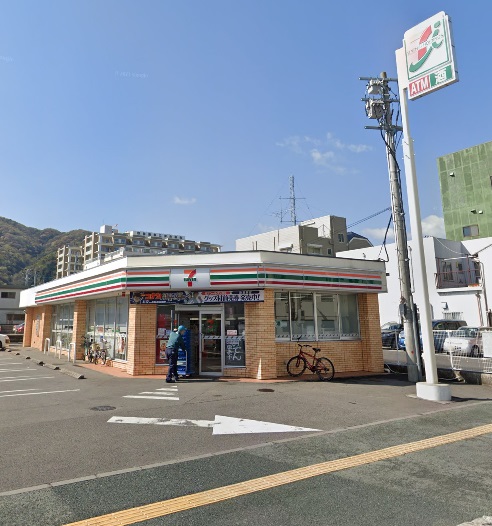 コンビニ　セブンイレブン徳島佐古八番町店（コンビニ）まで858m