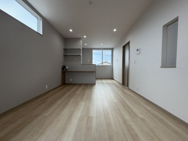 居室・リビング　※工事中の写真です。