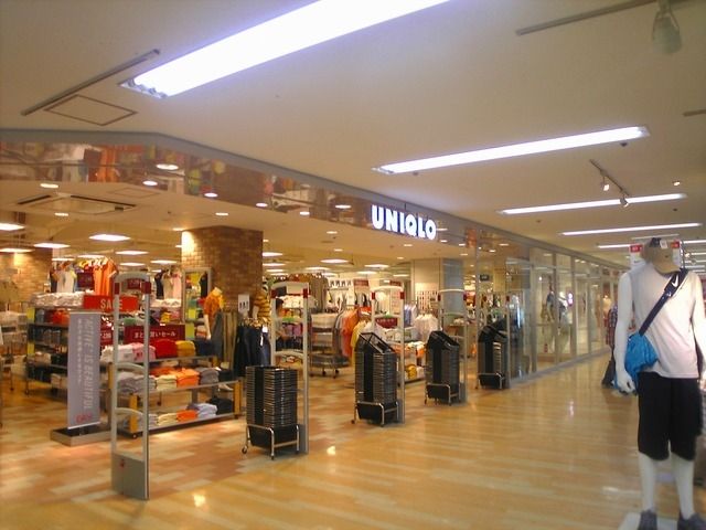 ショッピングセンター　ユニクロイオン京橋店（ショッピングセンター）まで656m
