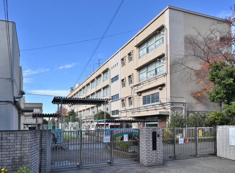 小学校　横浜市立つつじが丘小学校（小学校）まで1815m