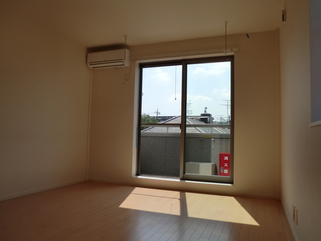 居室・リビング　★明るいフローリングの角部屋です★