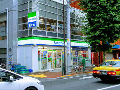コンビニ　ファミリーマート 中落合三丁目目白通り店（コンビニ）まで394m