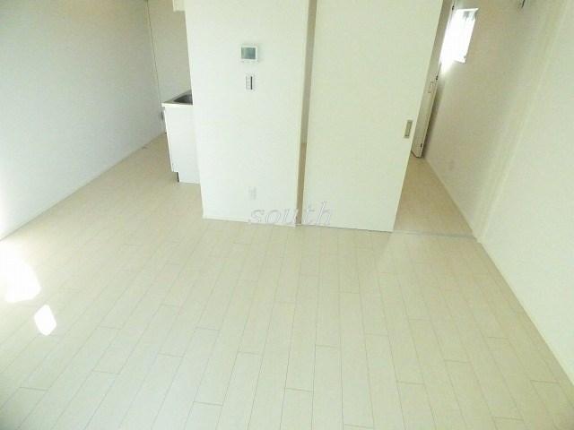 CRASTINE遠里小野の居間写真