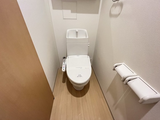 トイレ　※別号室の写真です
