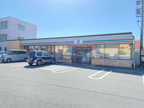 コンビニ　セブンイレブン桑名中央町店（コンビニ）まで212m
