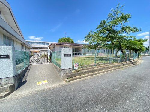 幼稚園・保育園　日進幼稚園（幼稚園・保育園）まで573m
